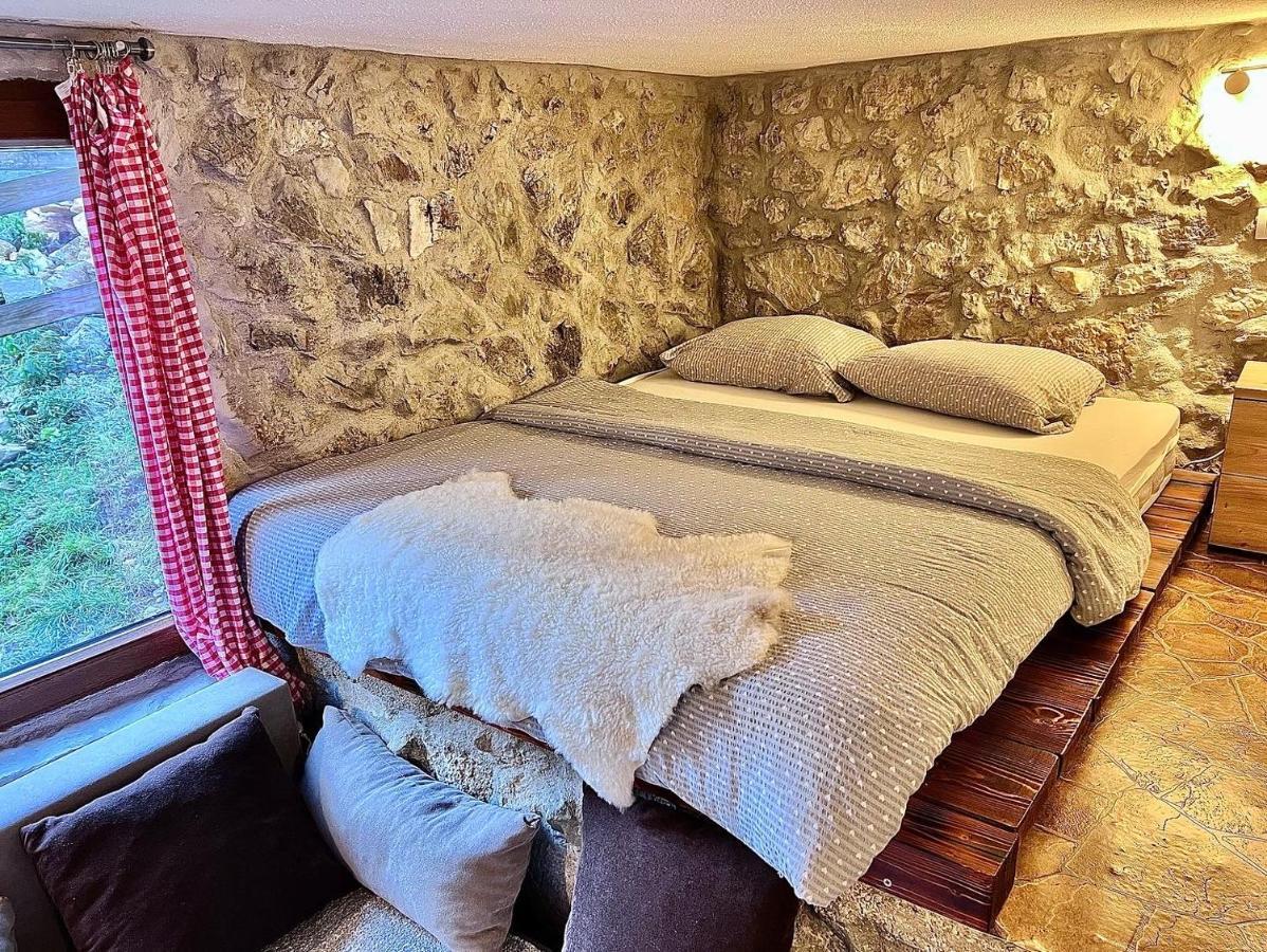 Stone Room-Kamena Soba Sipovo Exteriér fotografie