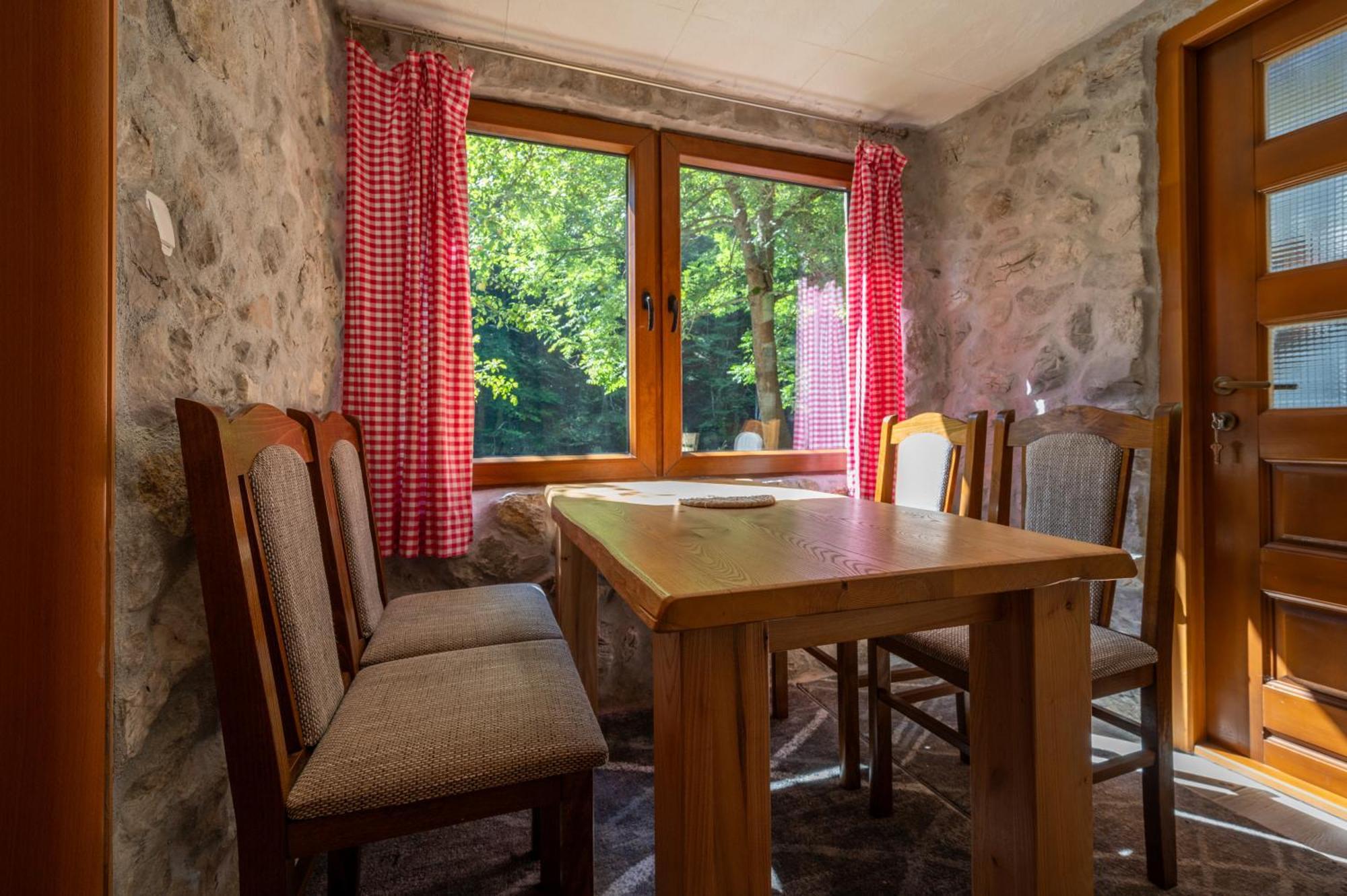 Stone Room-Kamena Soba Sipovo Exteriér fotografie