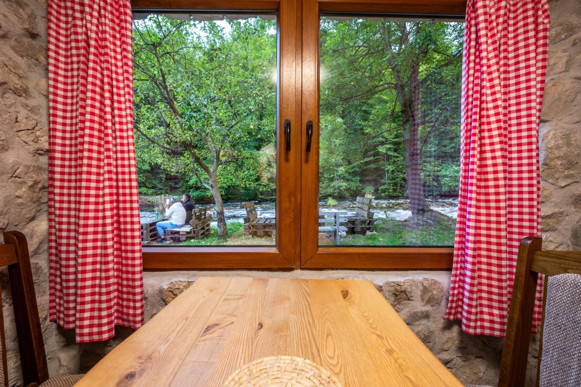 Stone Room-Kamena Soba Sipovo Exteriér fotografie